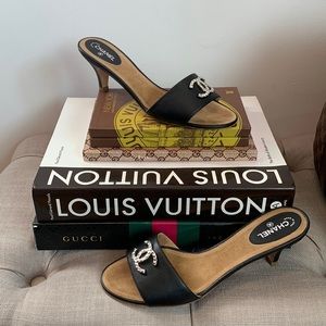 CHANEL Black Leather w/ Silver Interlocking CC Logo Slide Sandals Mules 9.5 US
